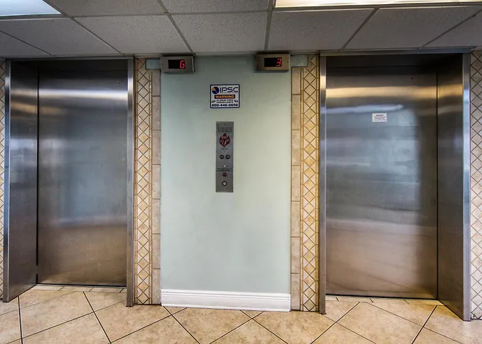Surf & Racquet Club 306c Apartment