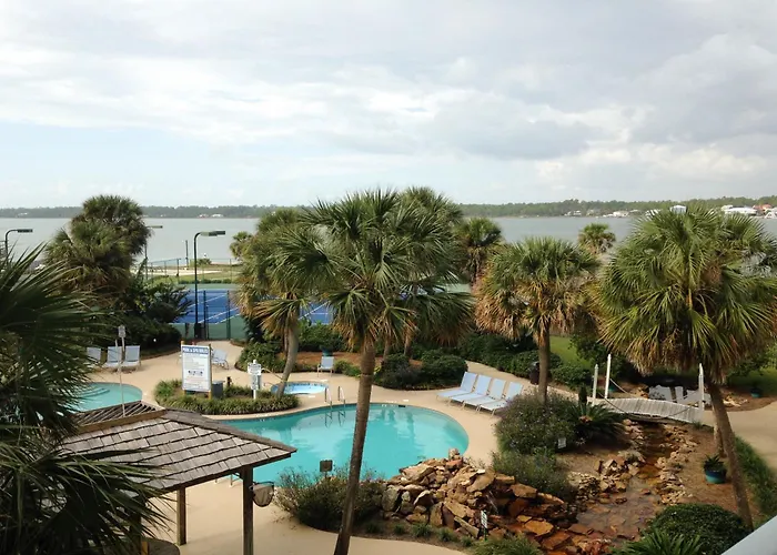 Surf & Racquet Club 306c