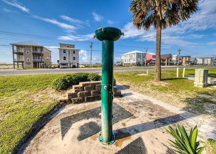 Surf & Racquet Club 306c