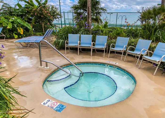 Surf & Racquet Club 306c